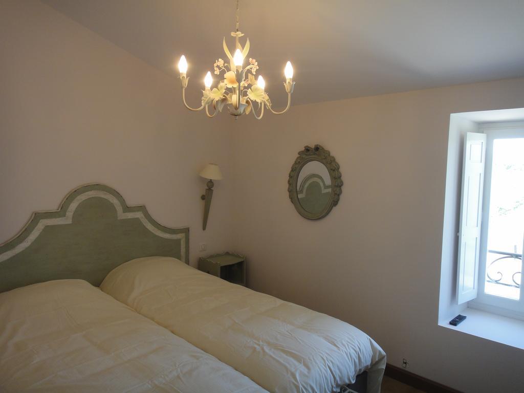 Bed and Breakfast Les Terres De Saint Hilaire Ollières Habitación foto